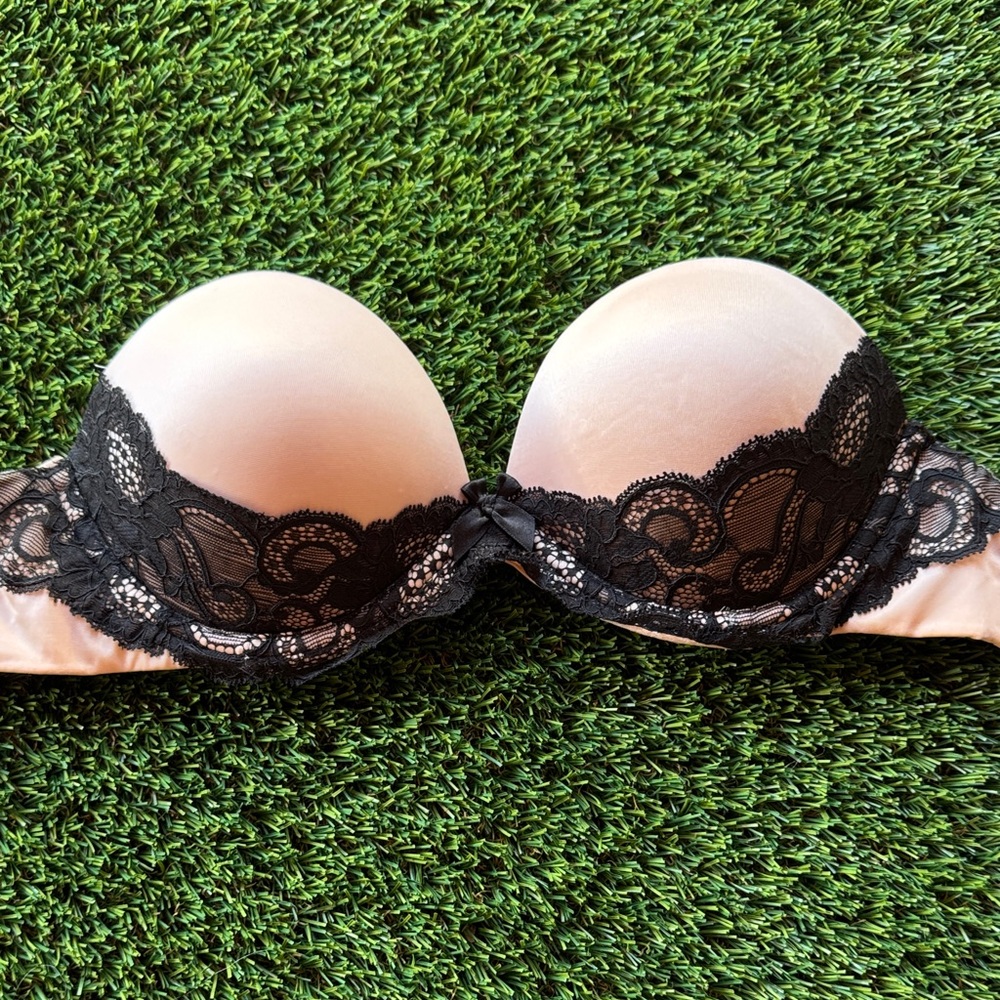 Victoria's Secret Black and Cream Lace Bra